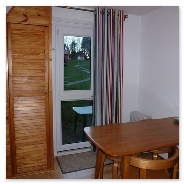 Dining for up to 6 with washing machine, freezer and coffee maker